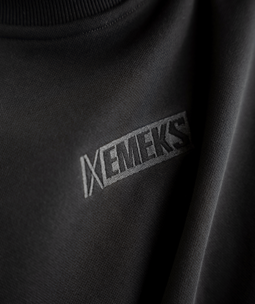 Heavy duty riding sweatshirt for motocross, designed for winter MX with subtle design - EMEKS racewear UK 